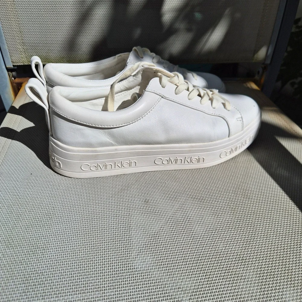 Calvin Klein White Leather Platform Sneakers Embossed Logo Low Top Y2K Preppy